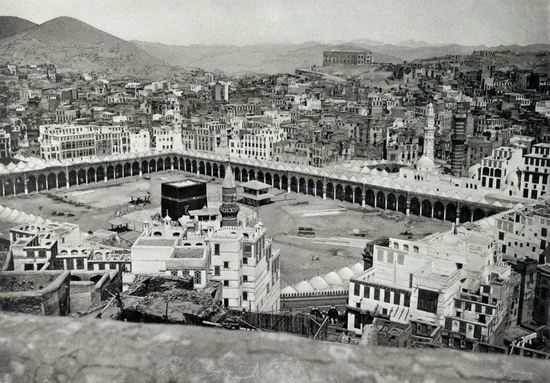 صور-نادرة-وقديمة-جداً-للكعبة-المشرفة-