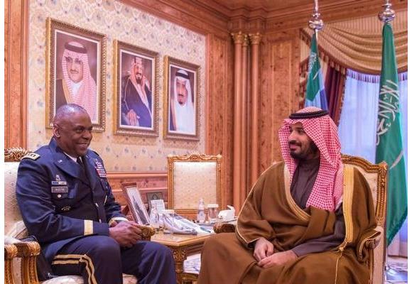 الأمير محمد بن سلمان يلتقى بقائد القيادة المركزية الامريكى - اخبار سعودية