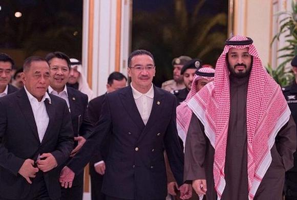 الأمير محمد بن سلمان يودع وزيرى الدفاع الماليزى والاندونيسى - اخبار سعودية